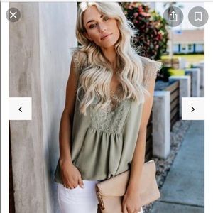 Vici From a Dream lace top, Mint, Size Small